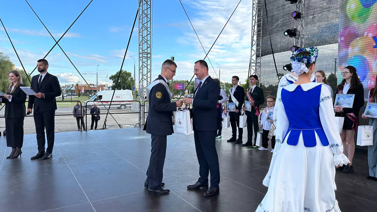 В Бресте для выпускников устроили мега-праздник