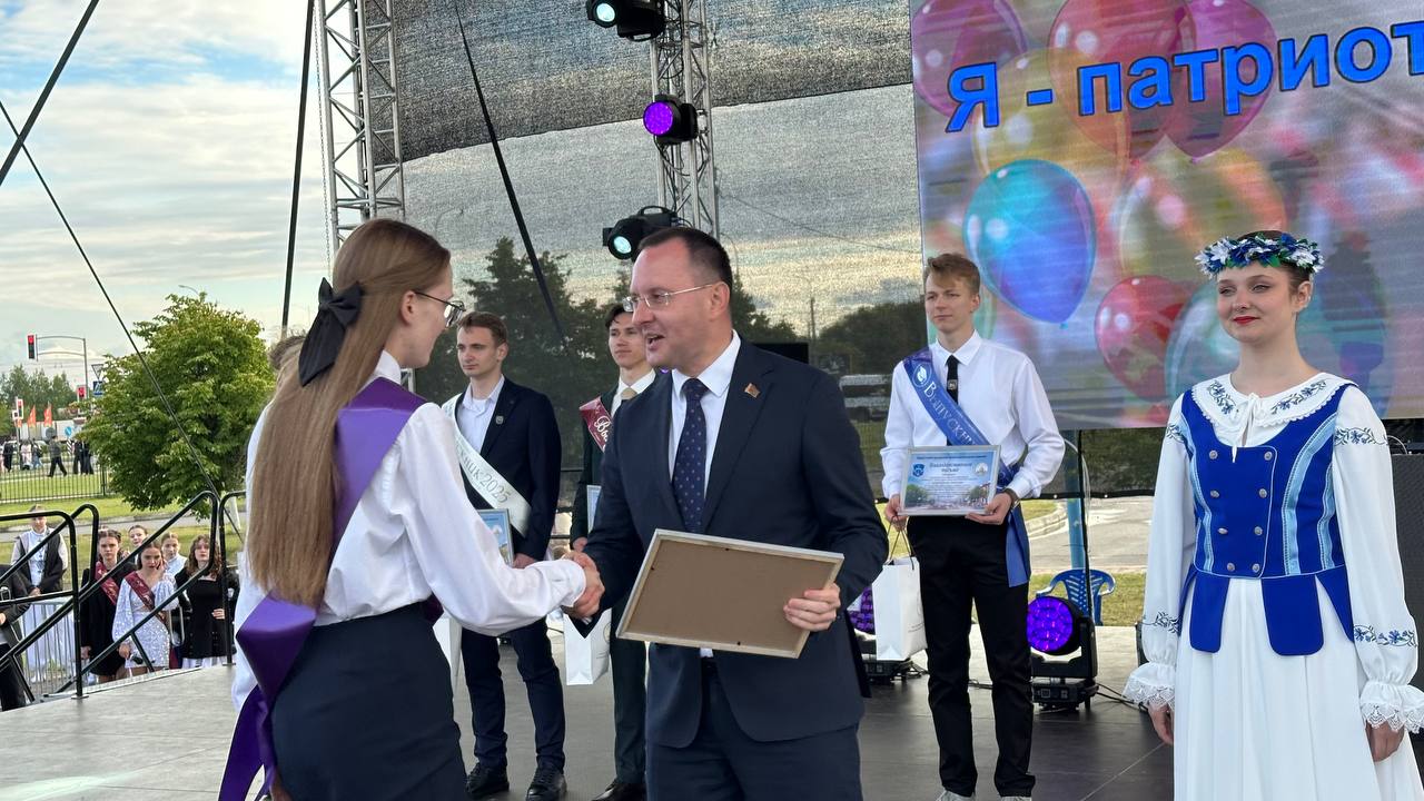 В Бресте для выпускников устроили мега-праздник