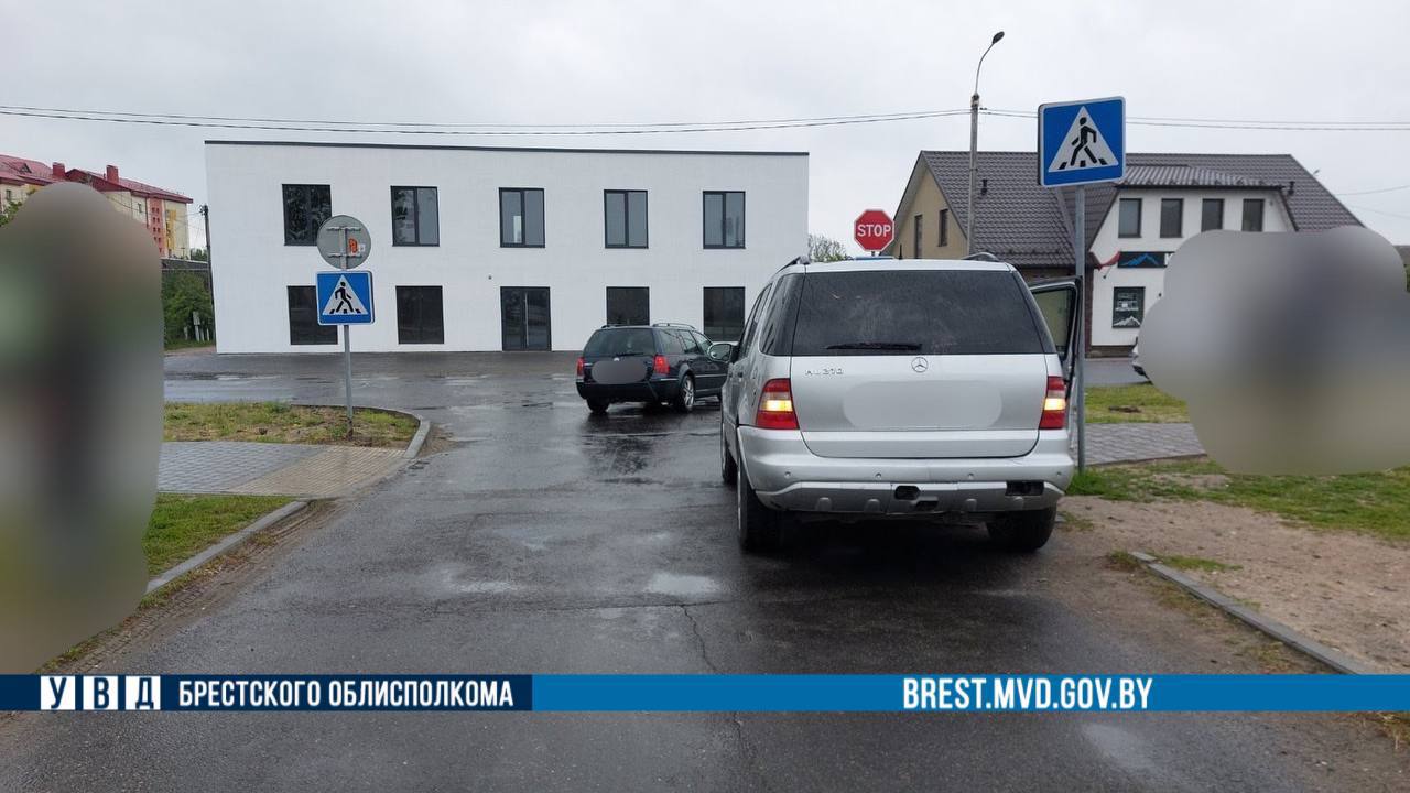 Водитель Mercedes сбила велосипедиста на пешеходном переходе в Кобрине