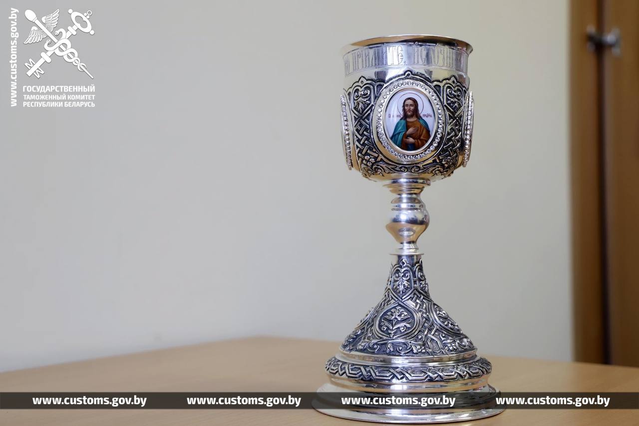 Мужчина попытался провезти в Беларусь ожерелье за 420 тысяч