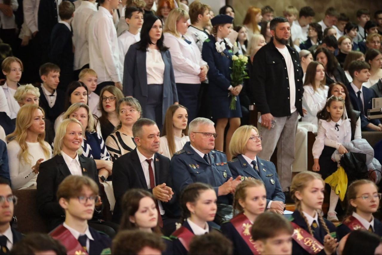 В Бресте проходит «Последний звонок» для выпускников 9 и 11 классов