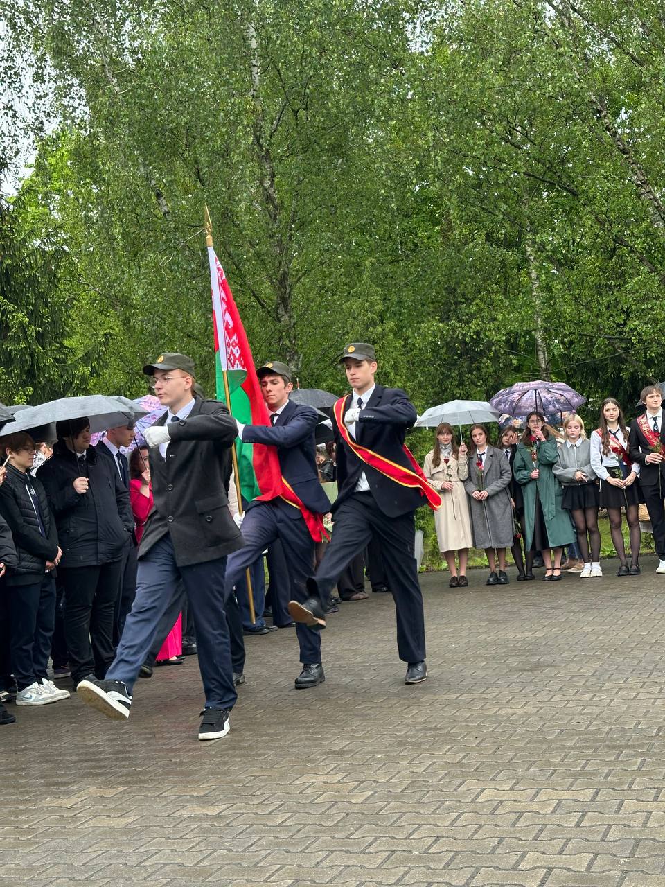 В Бресте проходит «Последний звонок» для выпускников 9 и 11 классов