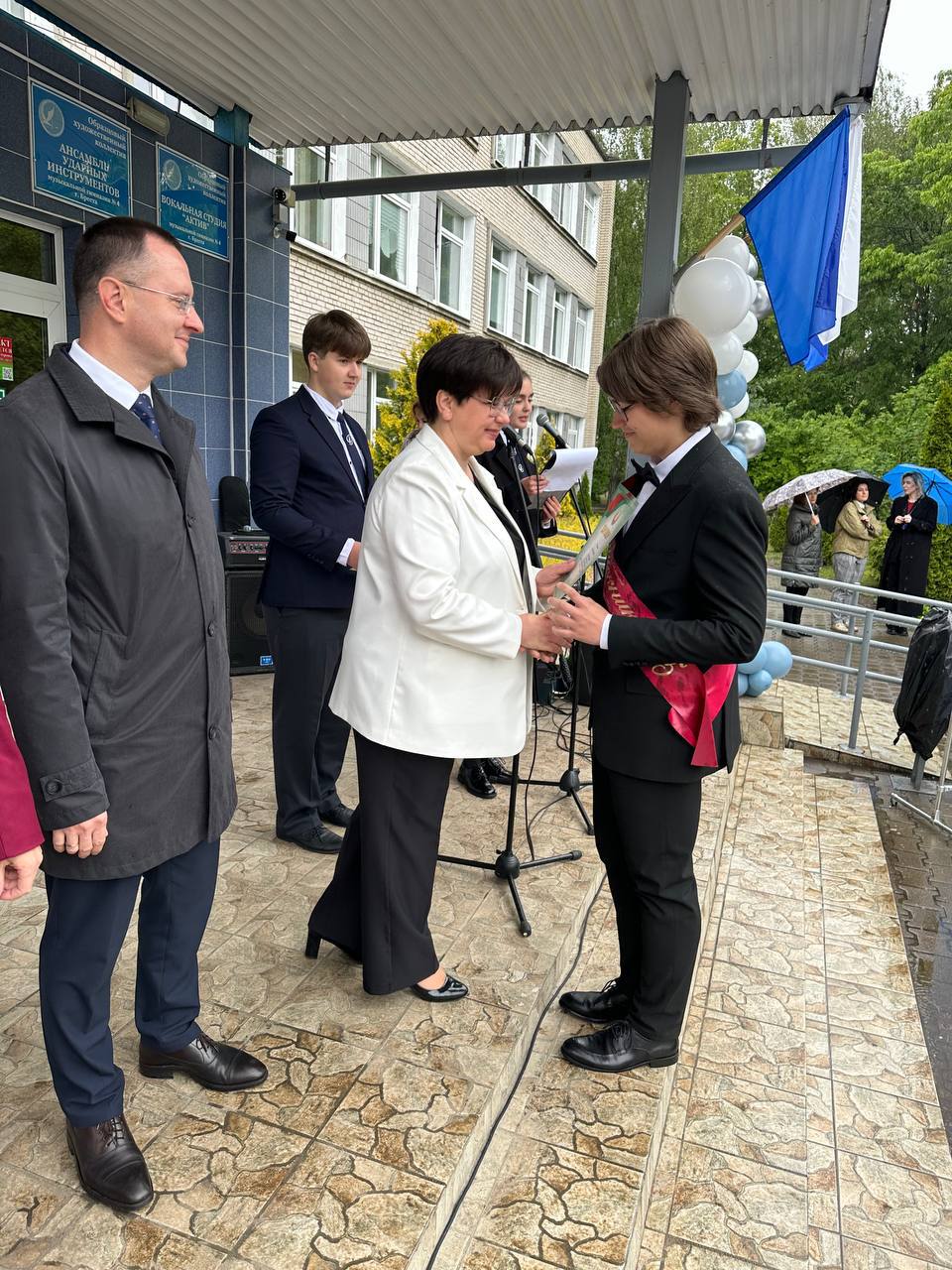 В Бресте проходит «Последний звонок» для выпускников 9 и 11 классов