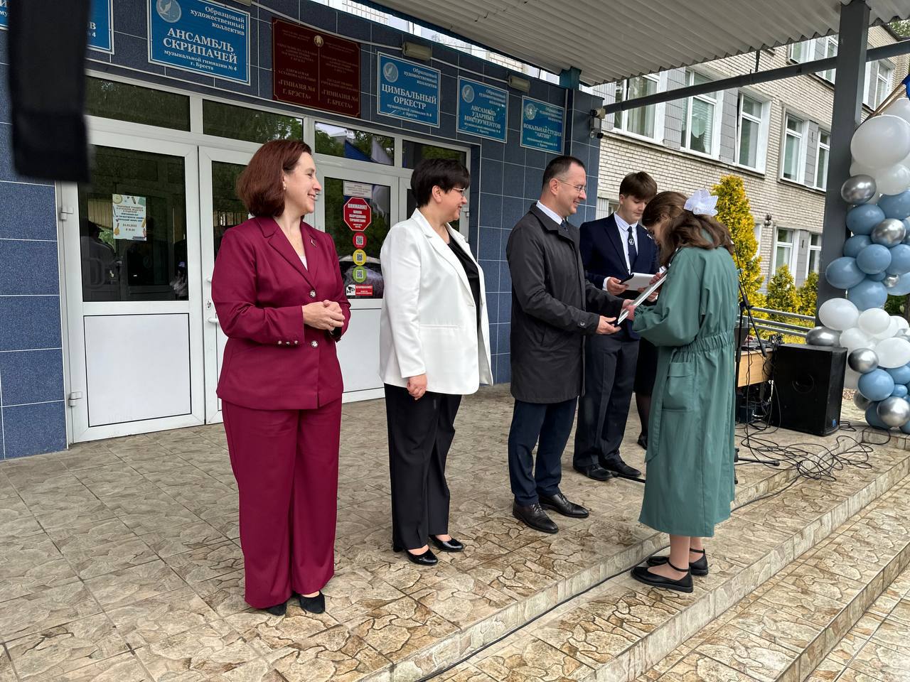 В Бресте проходит «Последний звонок» для выпускников 9 и 11 классов