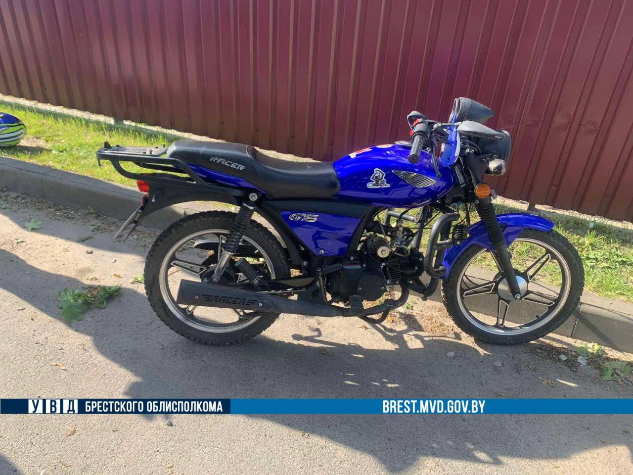 В Березе Opel не уступил дорогу мопеду