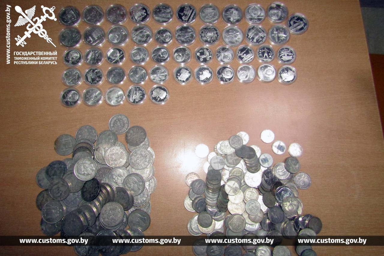 Почти 300 серебряных монет спрятала ехавшая из Польши через пункт пропуска «Брест»