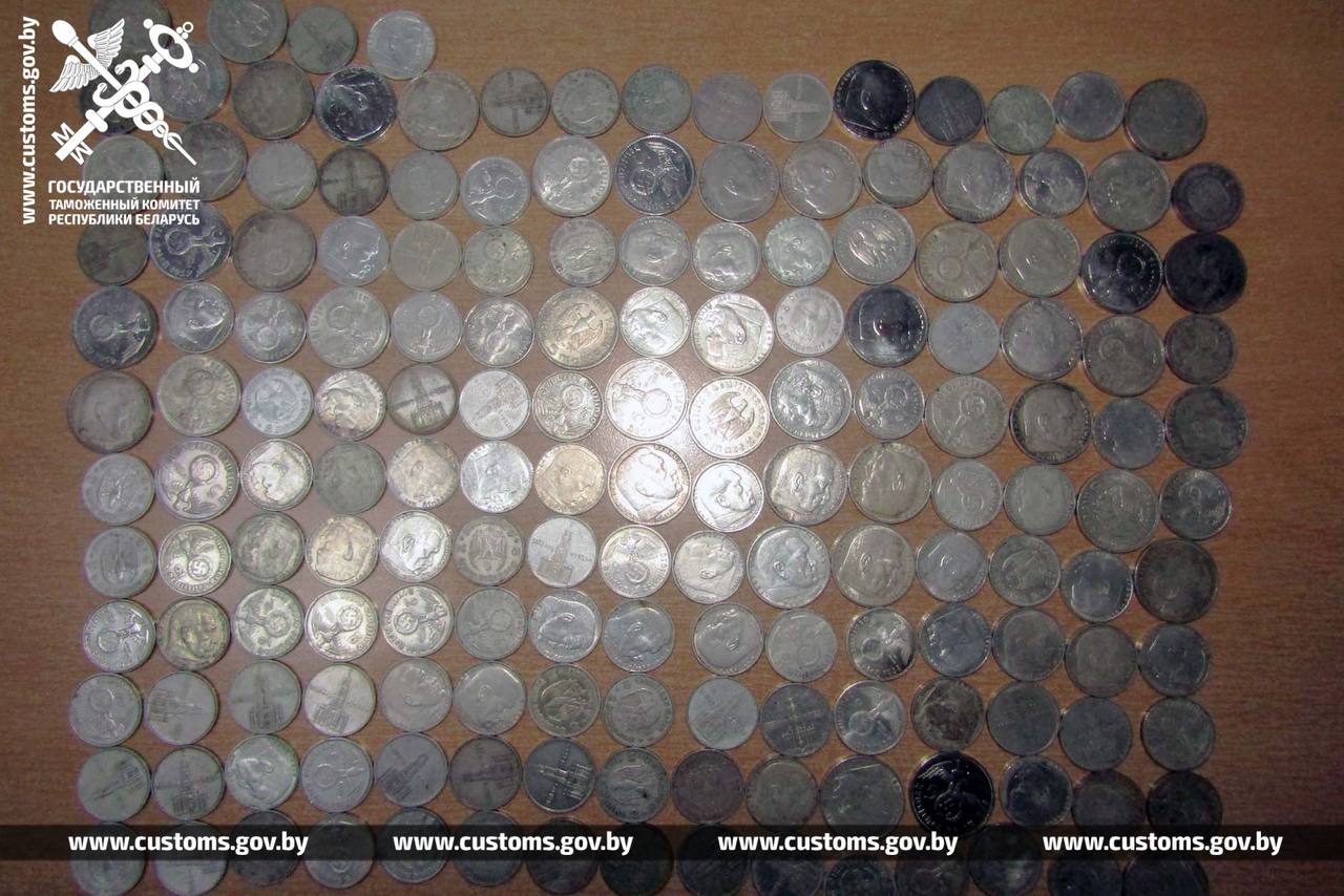 Почти 300 серебряных монет спрятала ехавшая из Польши через пункт пропуска «Брест»