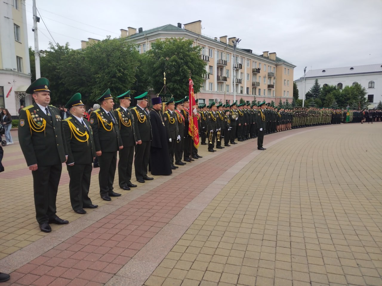 Брестские пограничники на мотоциклах проехали по улицам города