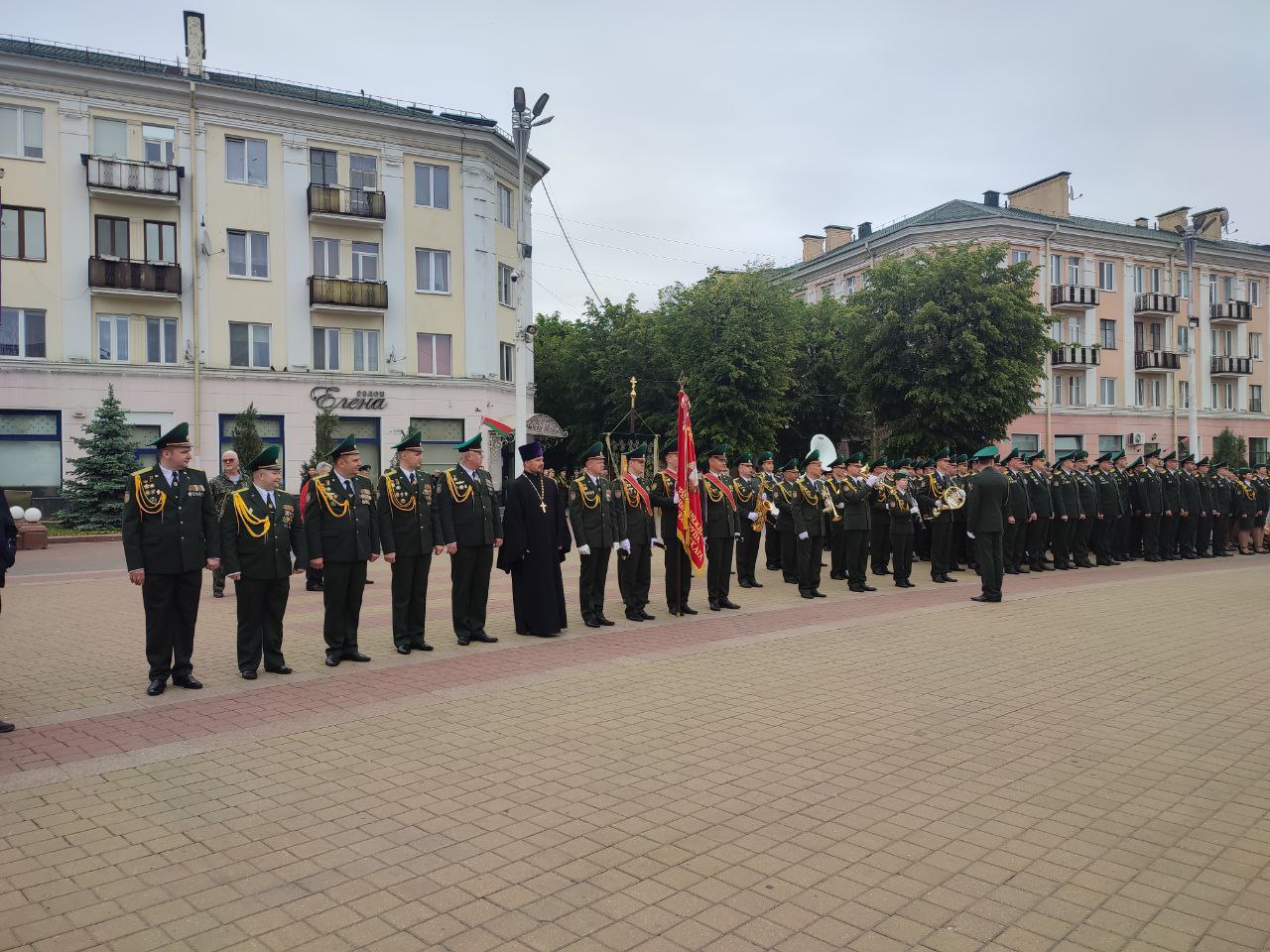 Брестские пограничники на мотоциклах проехали по улицам города