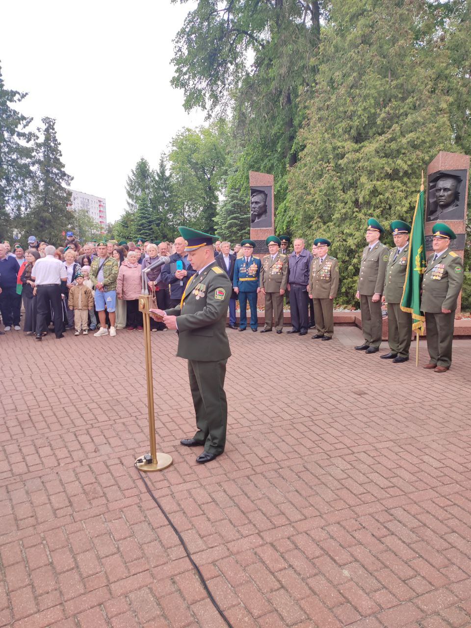 Брестские пограничники на мотоциклах проехали по улицам города