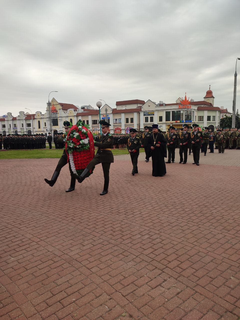 Брестские пограничники на мотоциклах проехали по улицам города
