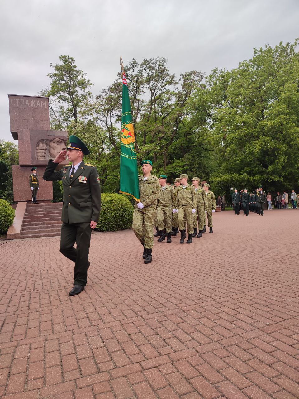 Брестские пограничники на мотоциклах проехали по улицам города
