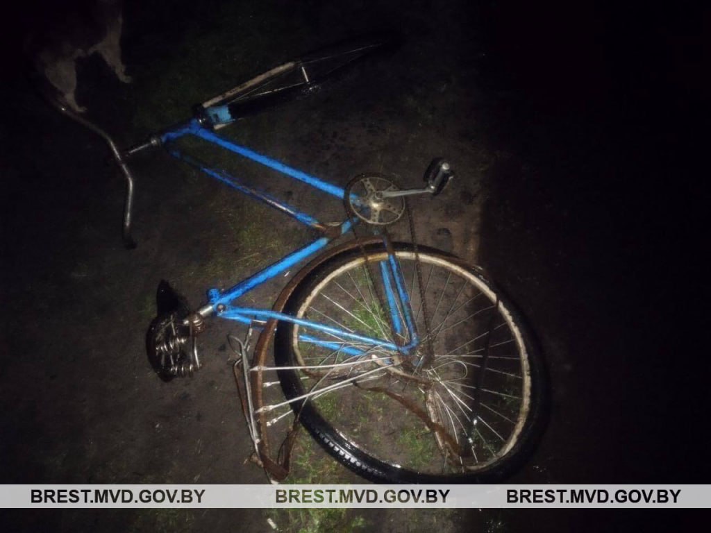 В Брестской области пьяный водитель Fiat насмерть сбил велосипедистку и скрылся