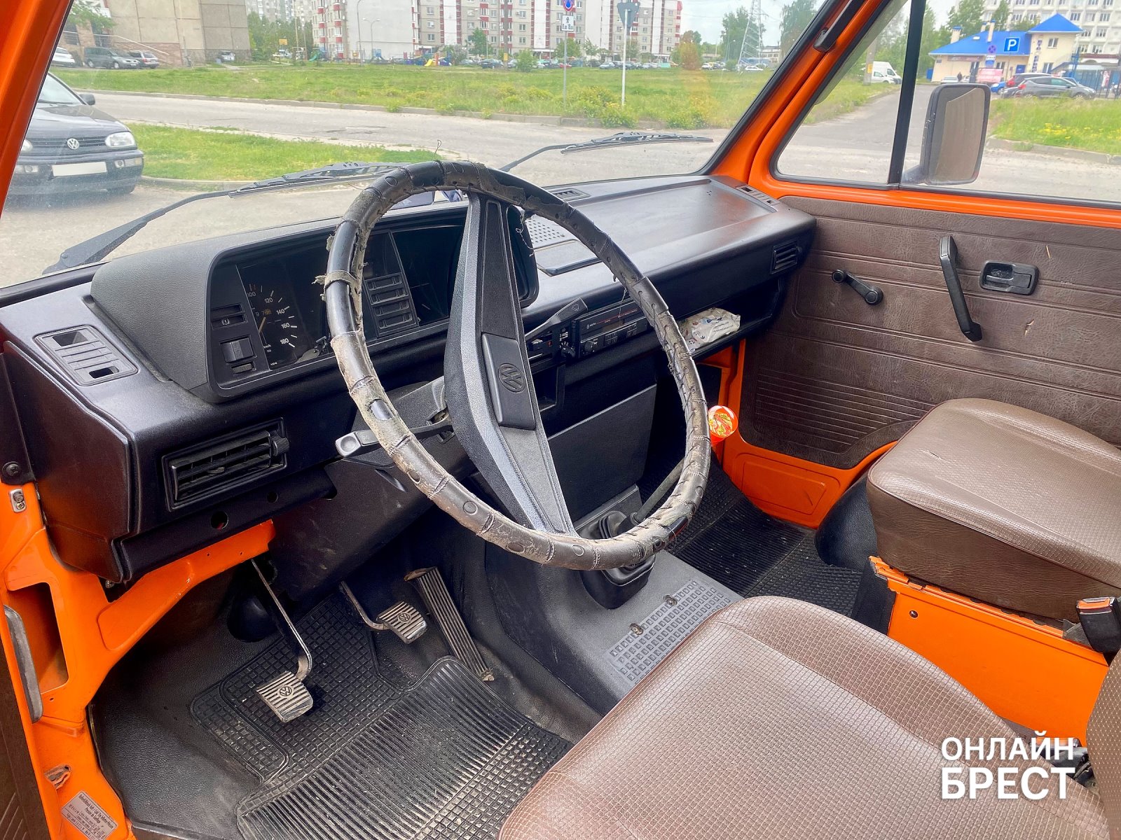 Почему Volkswagen T2 и T3 до сих пор в тренде? Владелец «капсулы времени» из Бреста раскрывает секрет