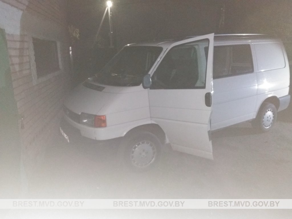 В Барановичах пьяный угонщик не сумел включить заднюю передачу