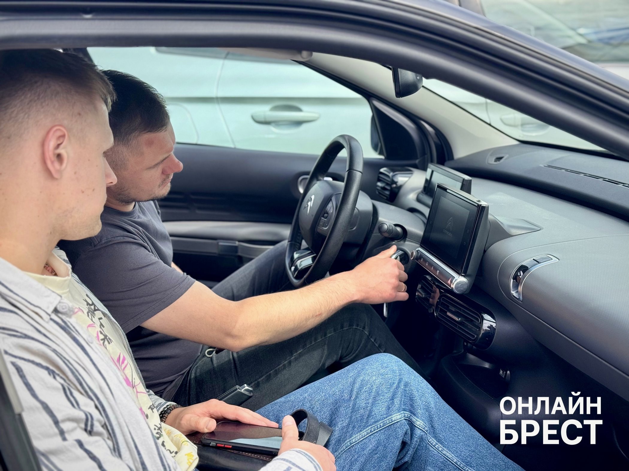 Интервью с директором салона подержанных авто в Бресте «CARHAUS» Евгением: Как купить или продать авто без головной боли?