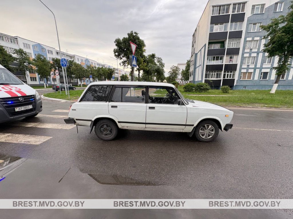 В Микашевичах водитель «ВАЗ» сбил пешехода на переходе: женщина госпитализирована