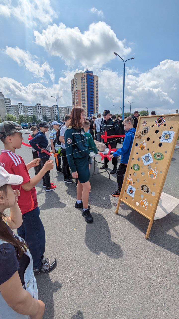 В Бресте проходит семейно-спортивный праздник «Волны единства»