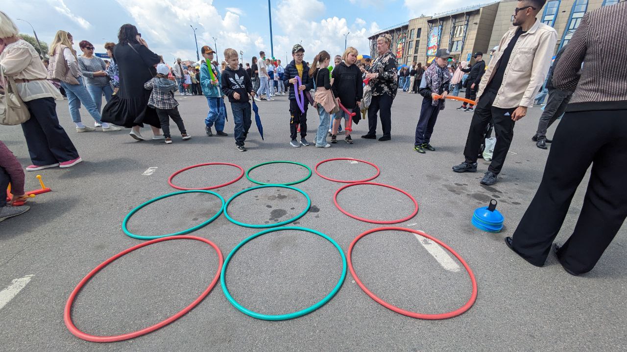 В Бресте проходит семейно-спортивный праздник «Волны единства»