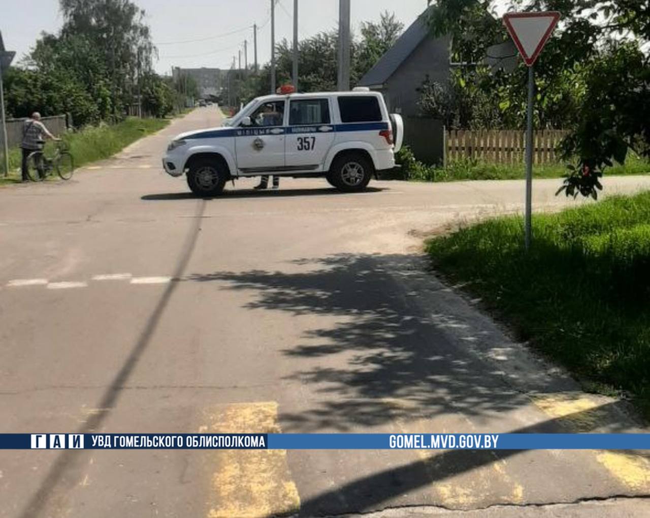 11-летний мальчик на электросамокате выскочил прямо под автомобиль — жесткое видео