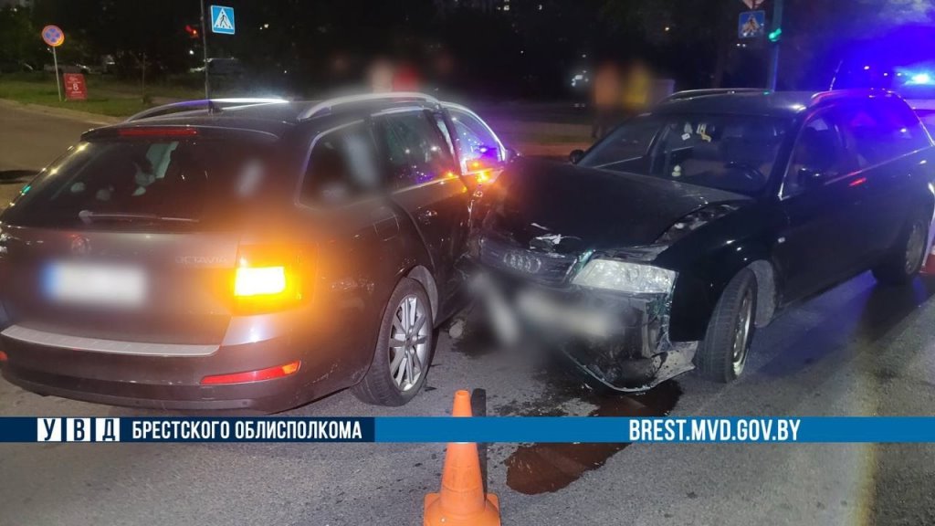Два автомобиля, одна ошибка: подробности ДТП в Бресте