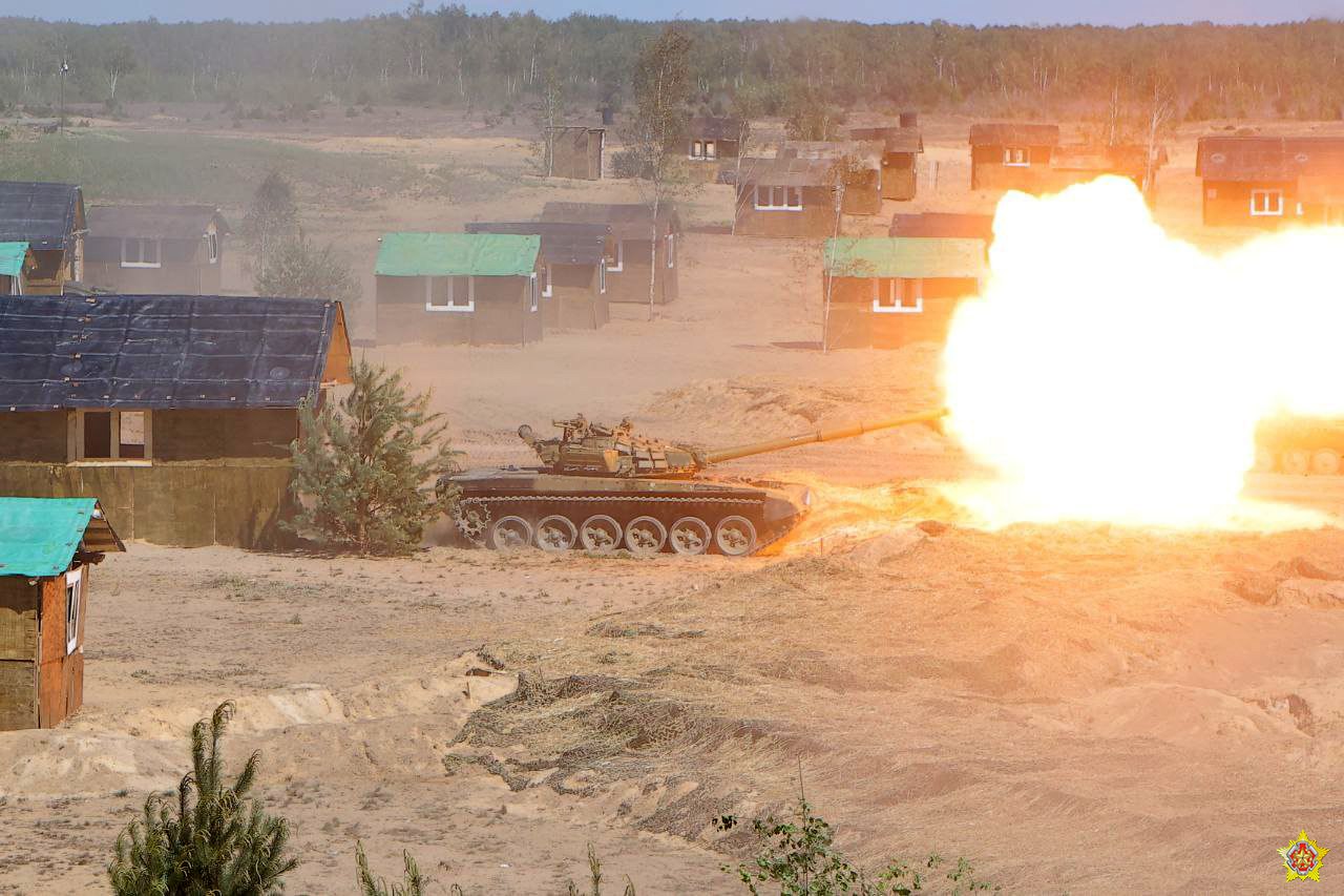 На Брестском полигоне продемонстрировали боевой эпизод