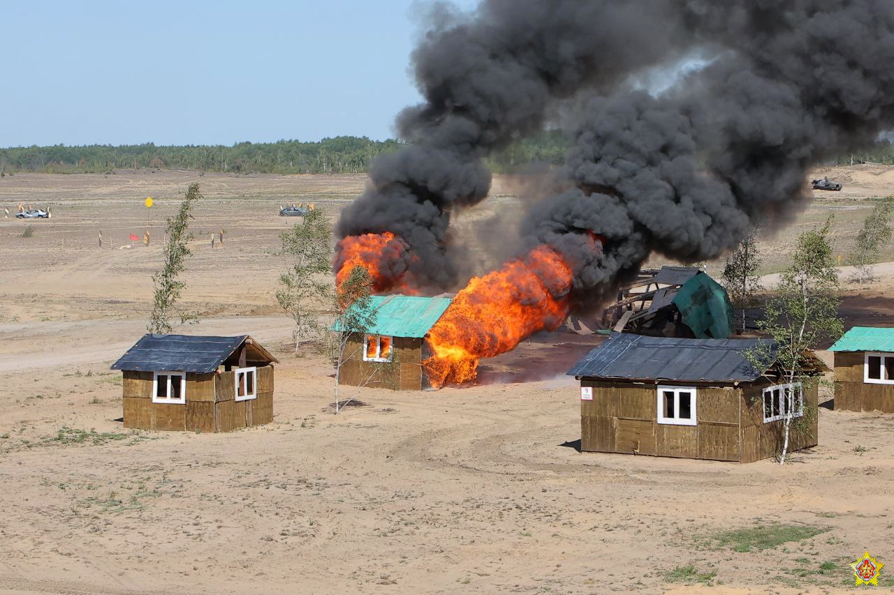 На Брестском полигоне продемонстрировали боевой эпизод