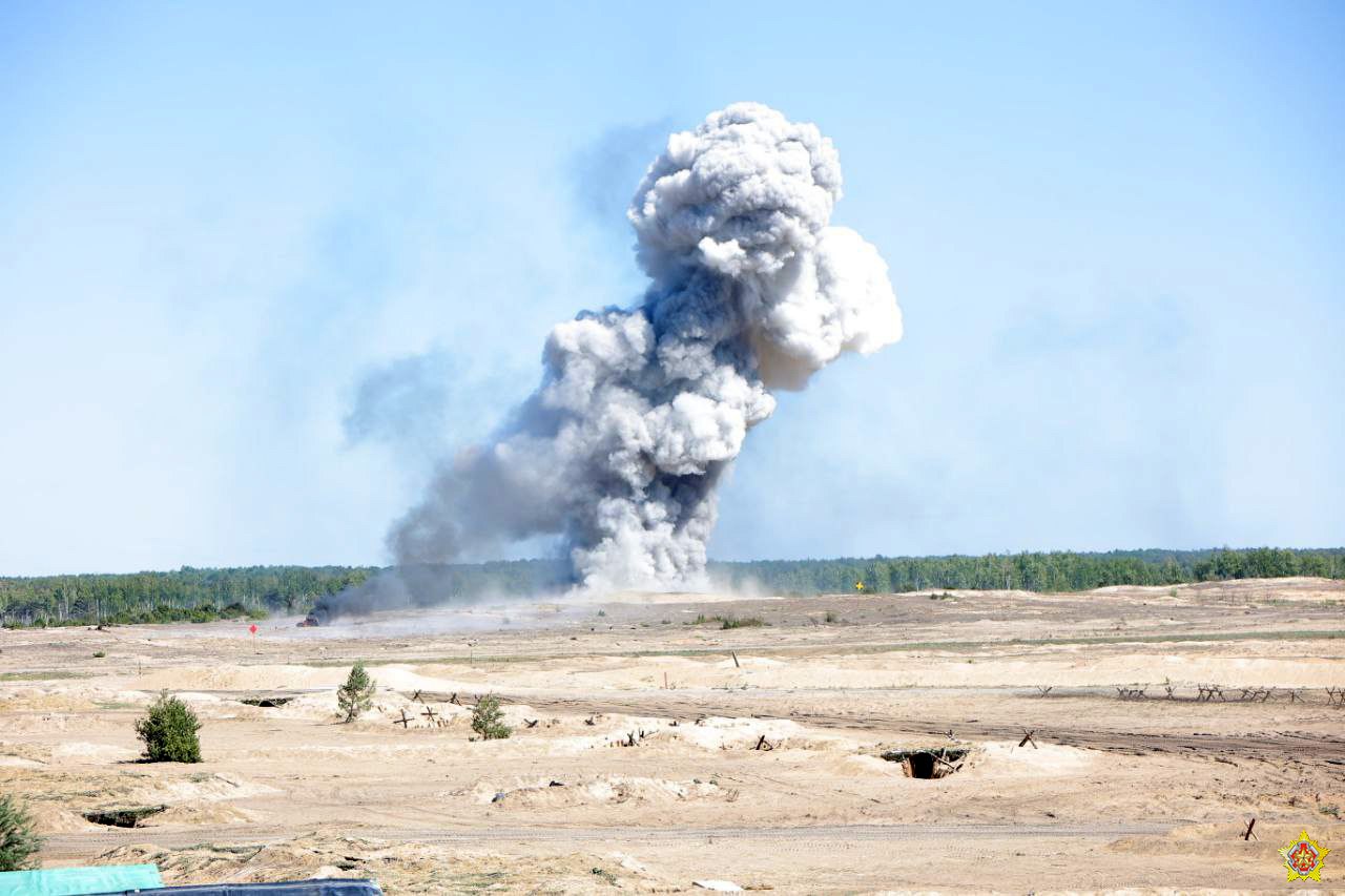 На Брестском полигоне продемонстрировали боевой эпизод