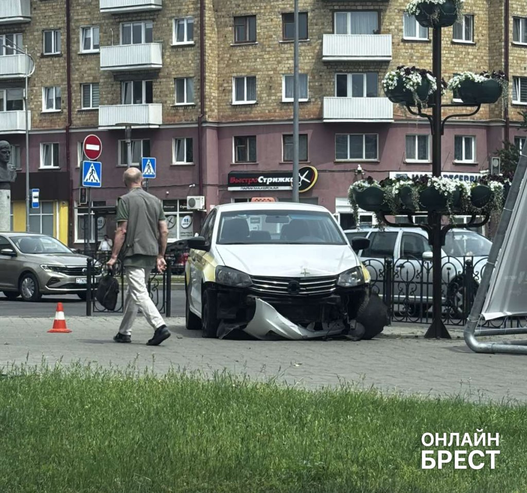 Стало известно, кто стал виновником ДТП с участием такси в центре Бреста