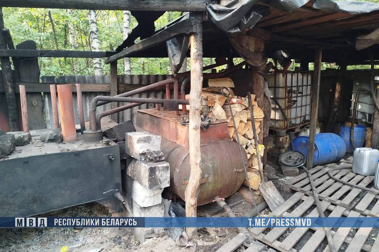 В Пружанском районе ликвидировали мини-завод по производству самогона