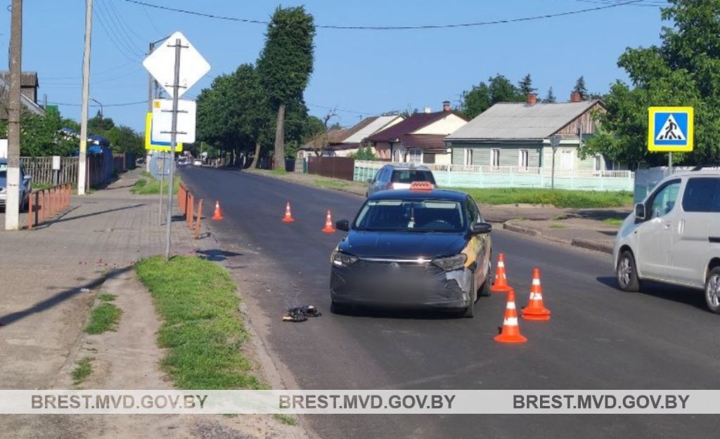 В Пинске водитель такси сбил девочку