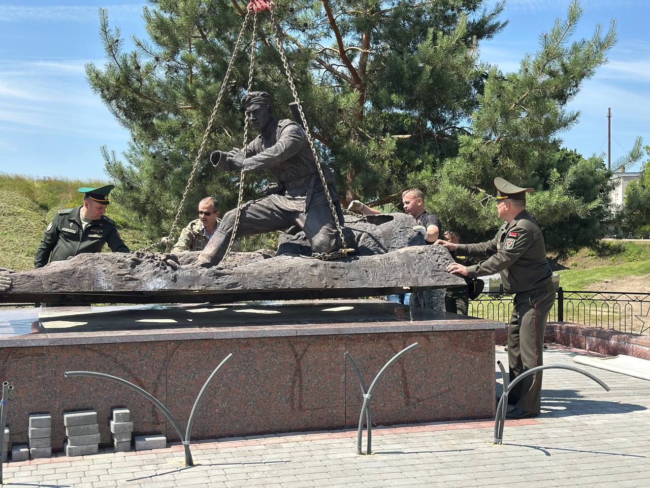 У Северных ворот Брестской крепости установят 4-метровый памятник пограничникам — фото