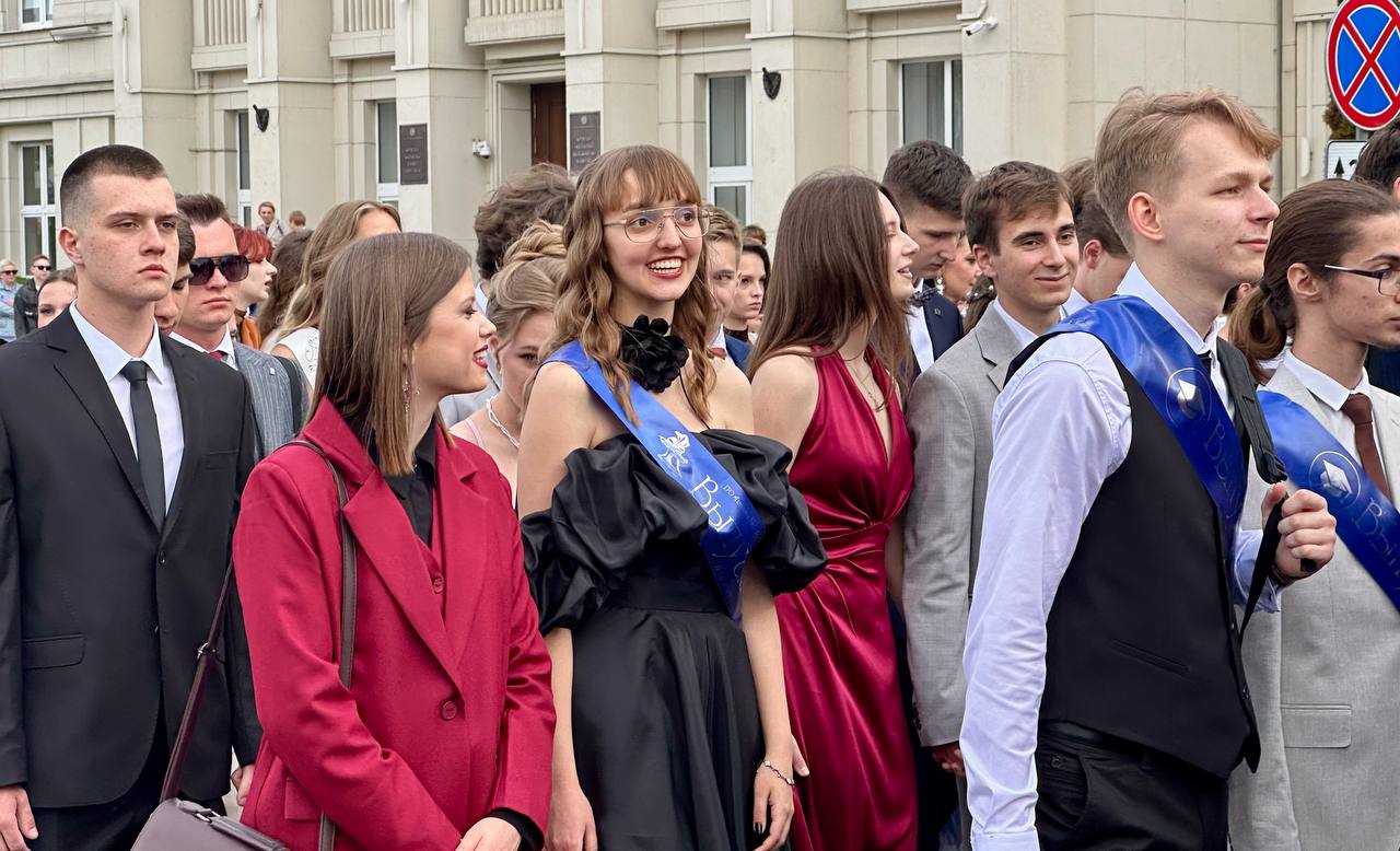 Брест встречает праздник для выпускников «Алые паруса»