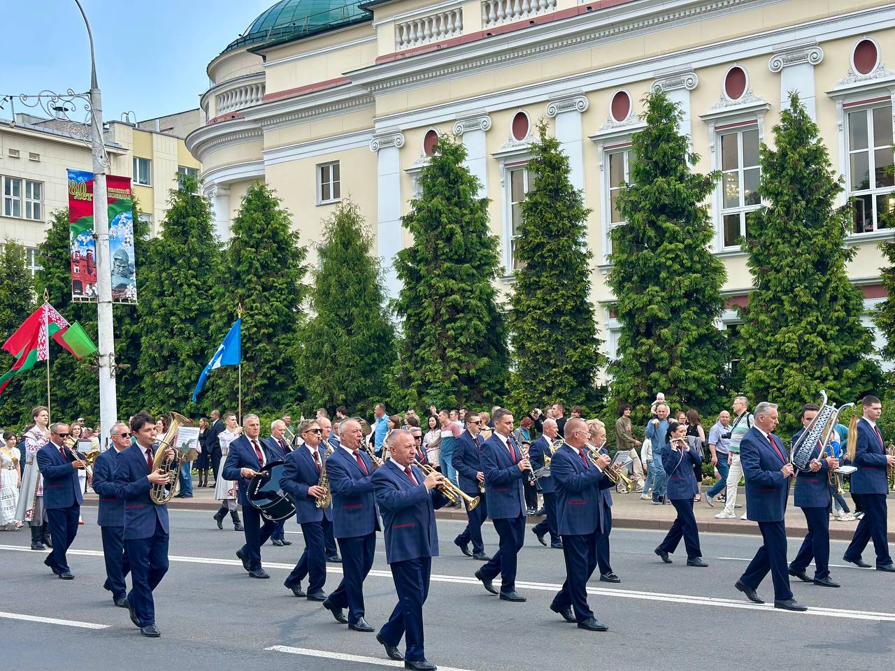 Брест встречает праздник для выпускников «Алые паруса»