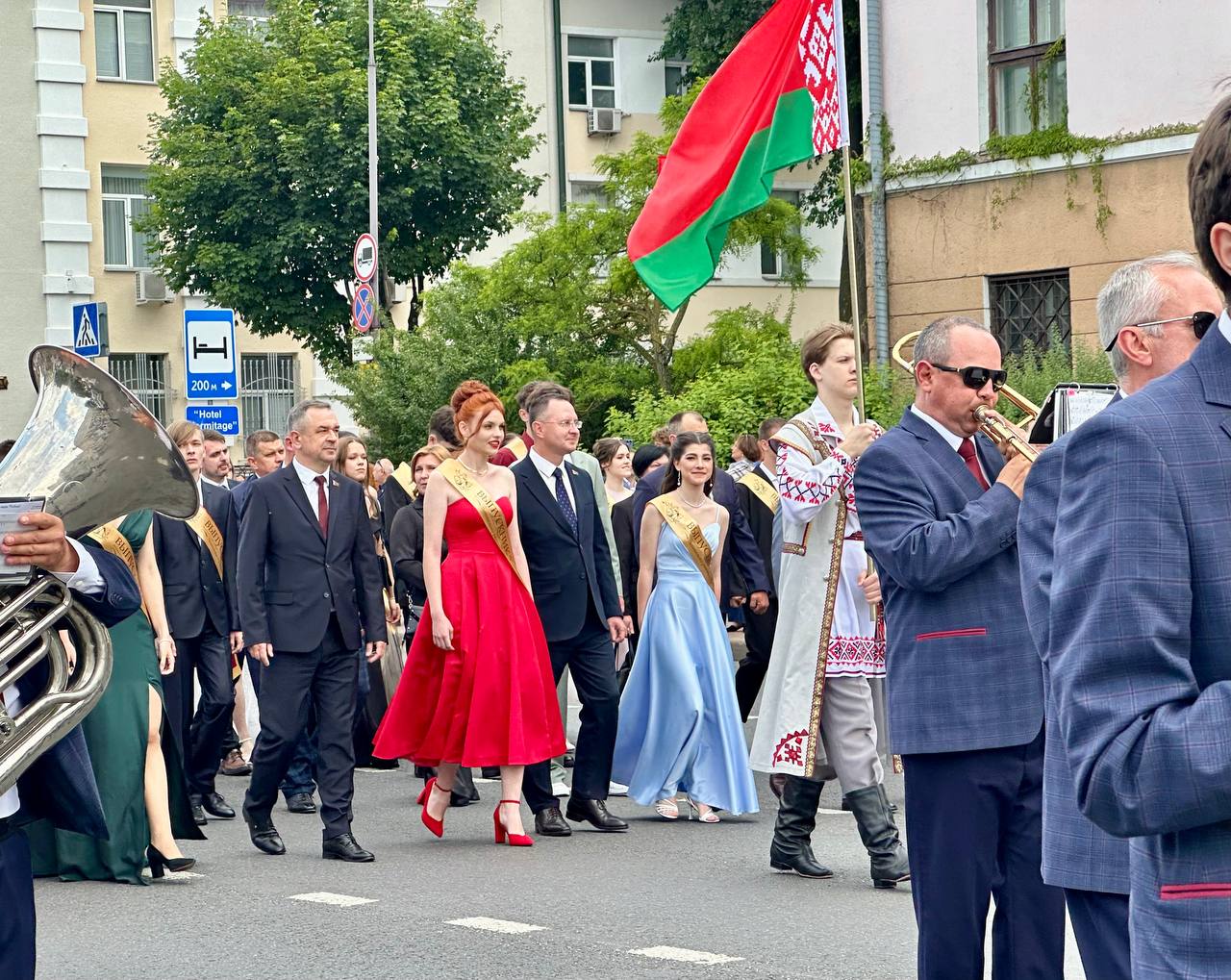 Брест встречает праздник для выпускников «Алые паруса»