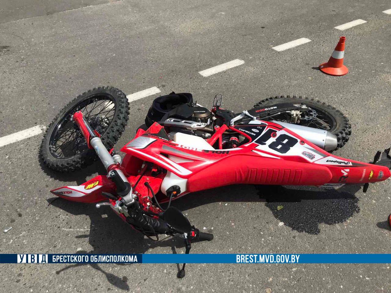 В Березе мотоциклист нарушил ПДД и столкнулся с BMW