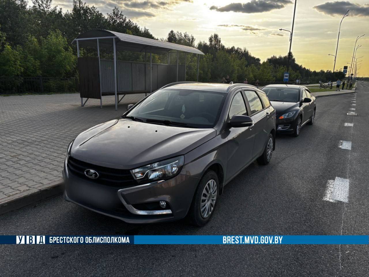 ДТП на перекрестке в Бресте: мотоциклист упал, избегая столкновения