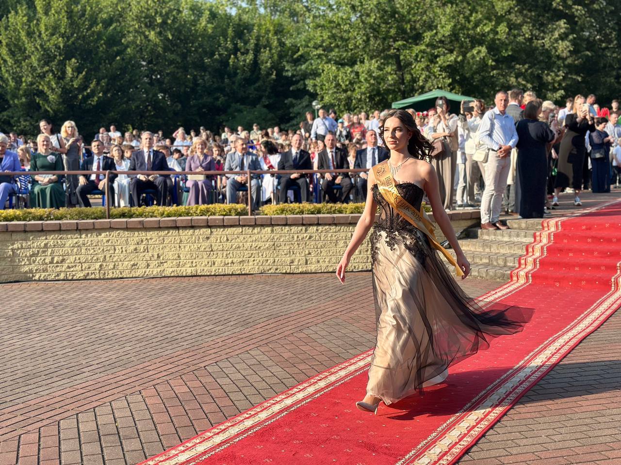 Брест встречает праздник для выпускников «Алые паруса»