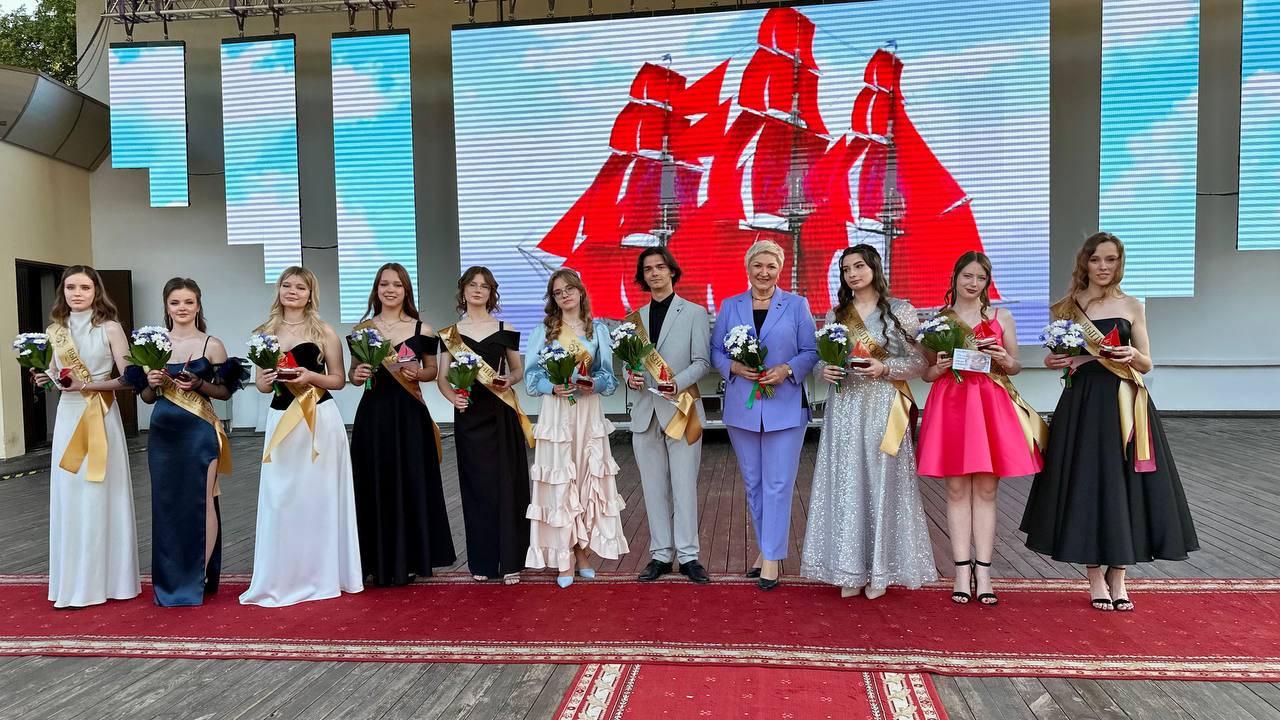 Брест встречает праздник для выпускников «Алые паруса»