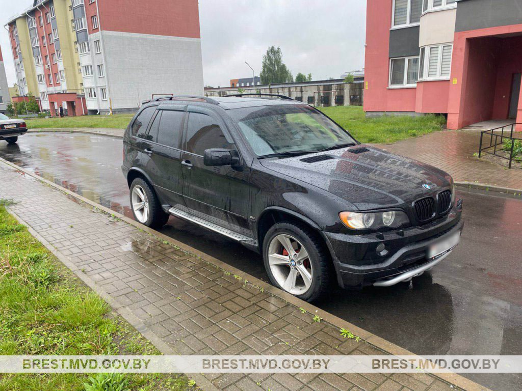 У жителя Брестской области угнали BMW X5