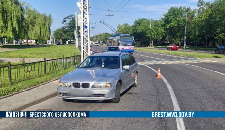 В Бресте водитель BMW сбил 77-летнего велосипедиста