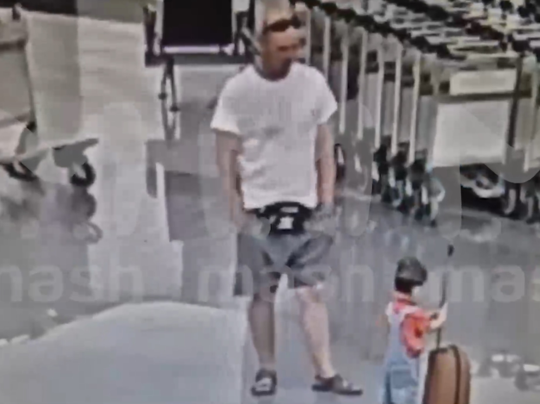 Белорус напал в аэропорту Шереметьево на двухлетнего ребенка