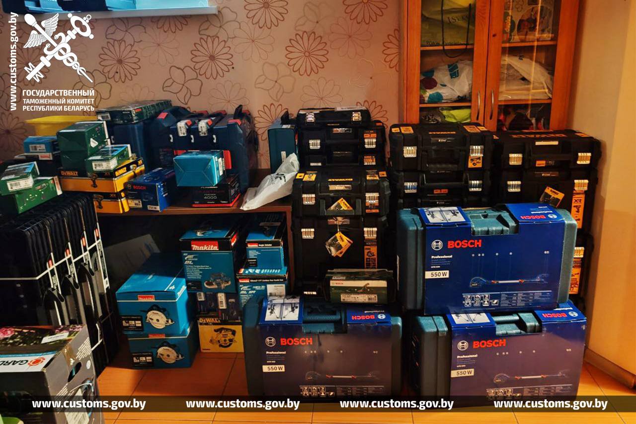 Склады с контрабандной техникой на 2 миллиона рублей обнаружили в Беларуси