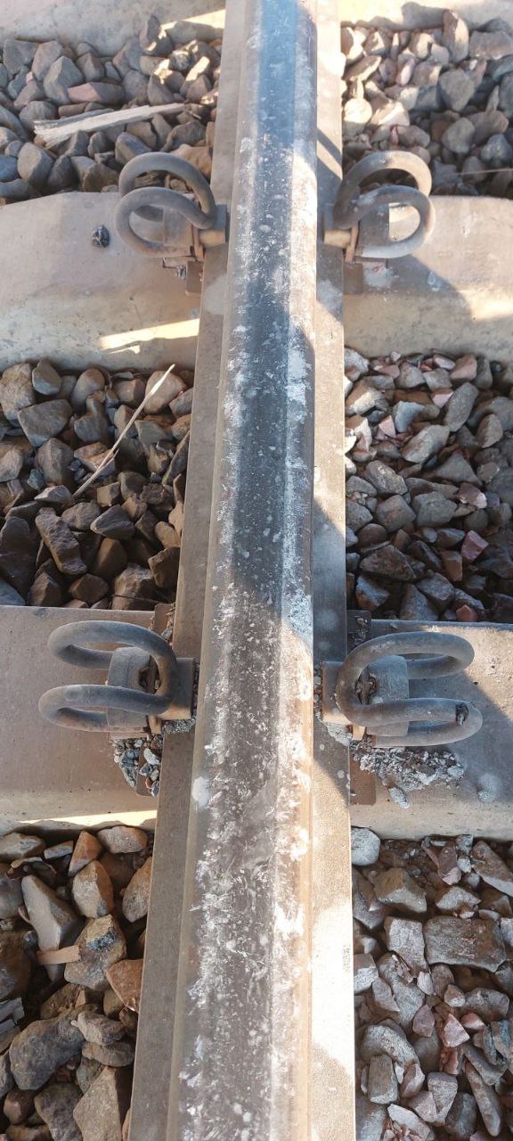 В Беларуси трое детей складывали на рельсы камни — ответственность грозит родителям