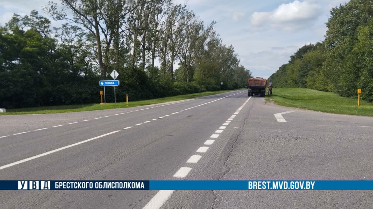 Трагедия в Пружанском районе: грузовик насмерть сбил велосипедистку.