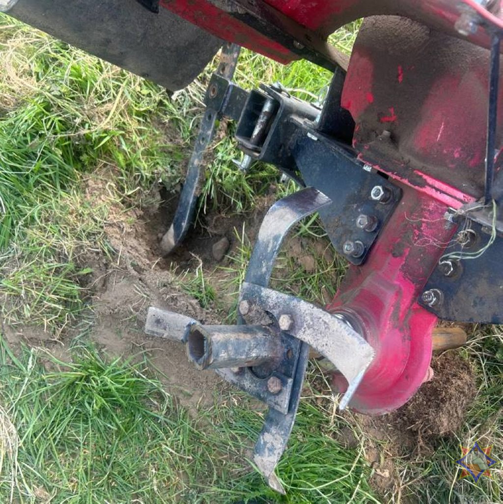 В Ивацевичском районе ногу мужчины зажало в мотокультиваторе