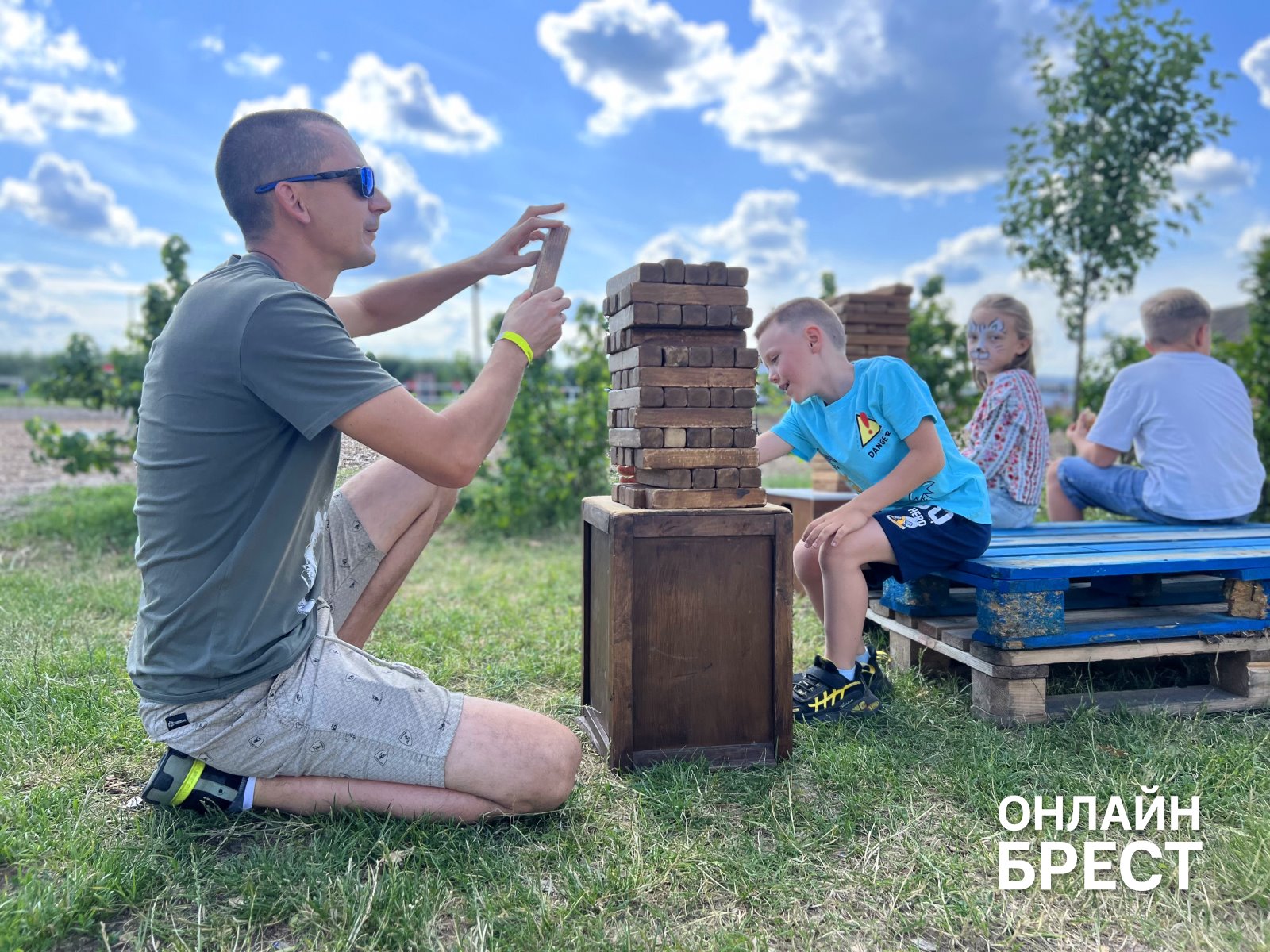 От байкеров до лошадей: как под Брестом устроили взрыв радости для детей