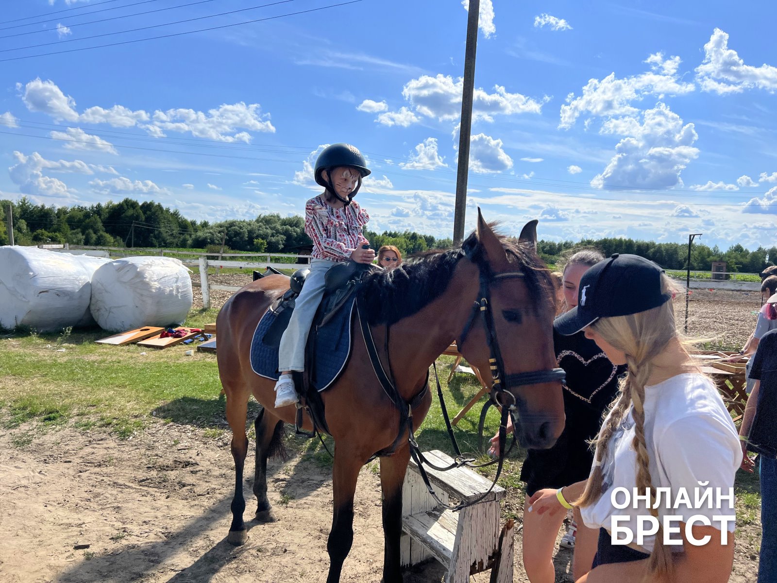 От байкеров до лошадей: как под Брестом устроили взрыв радости для детей