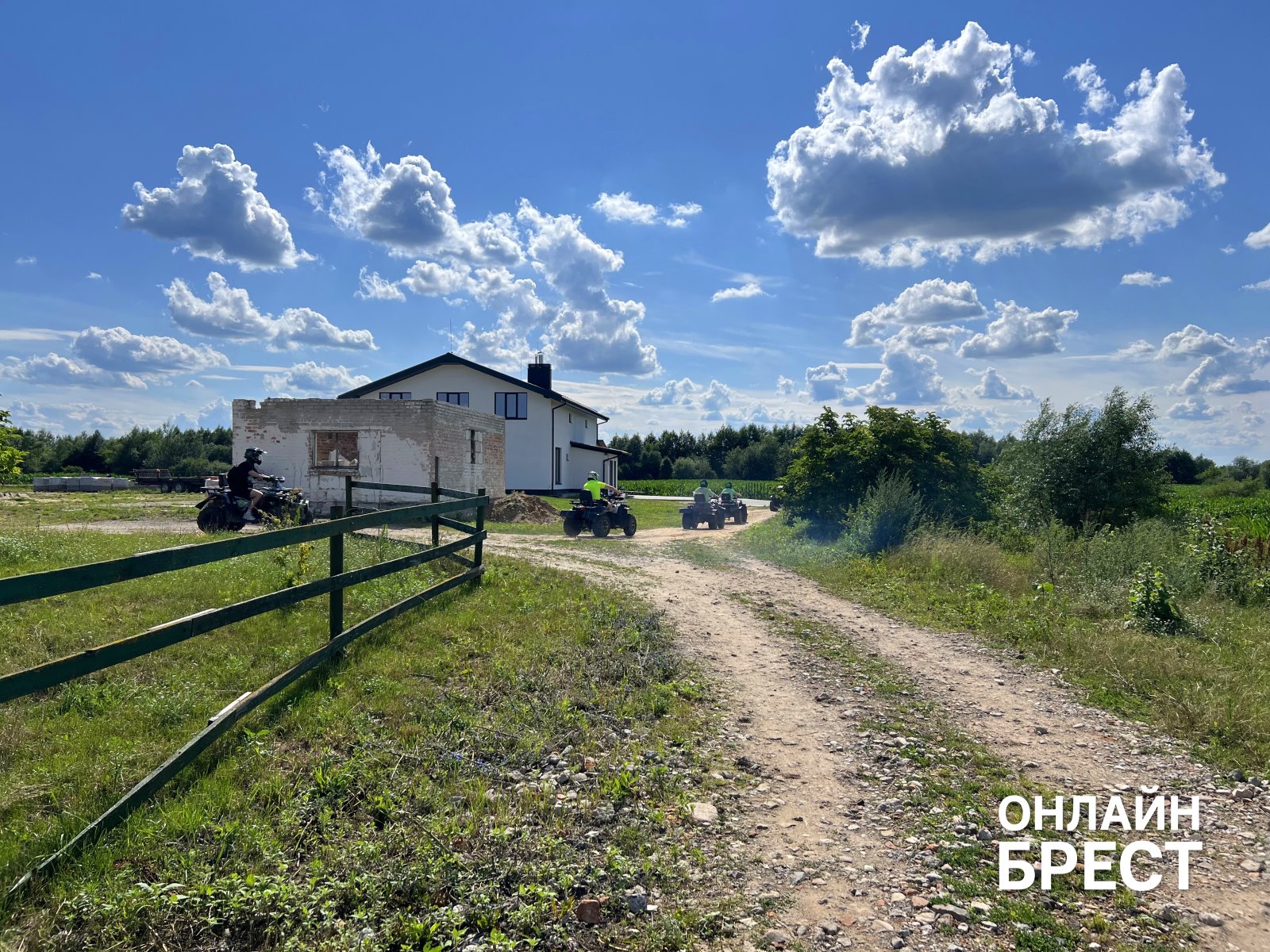 От байкеров до лошадей: как под Брестом устроили взрыв радости для детей