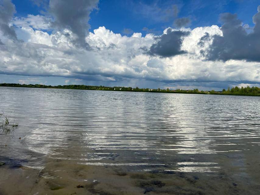 В Дрогичине у рыбака посреди водохранилища лопнула надувная лодка